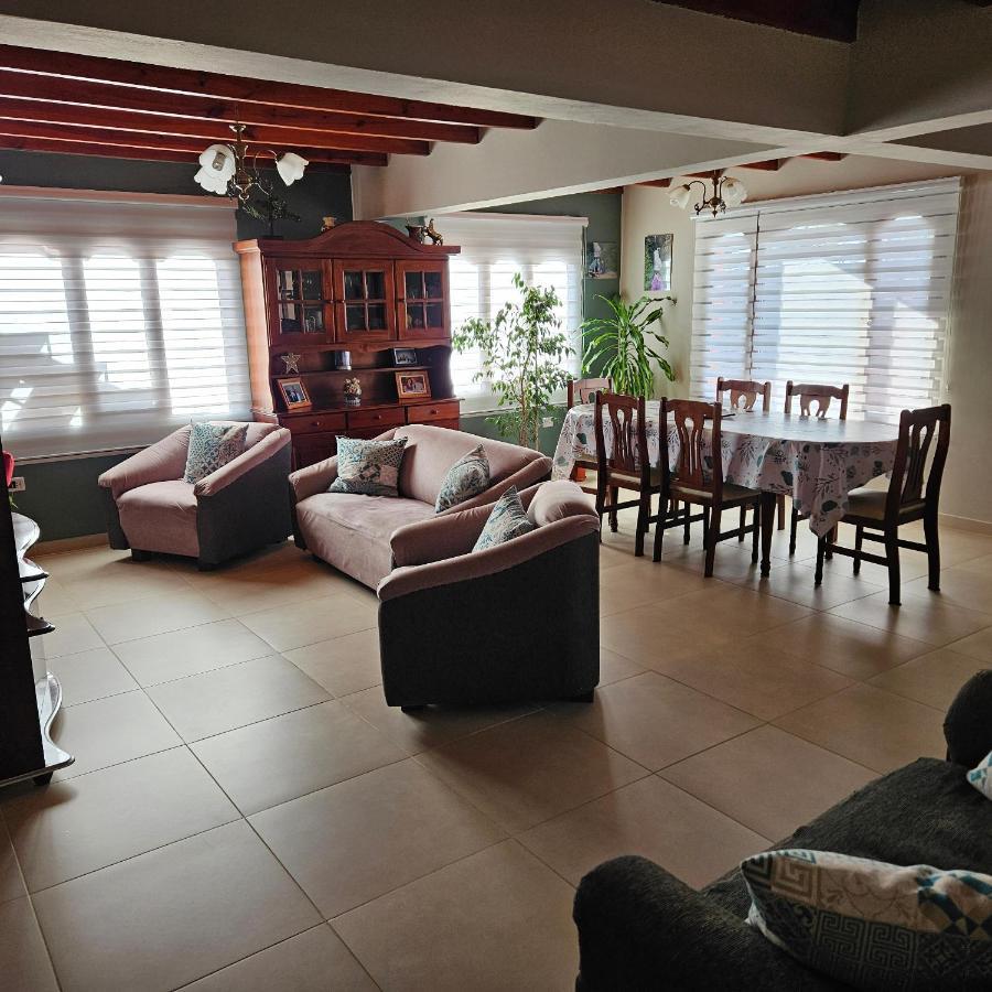 דירות אושואיה Casa De Familia מראה חיצוני תמונה